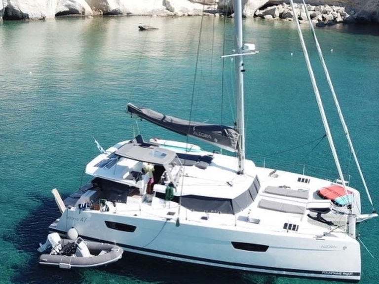 Boat rental Fountaine Pajot Saona 47 in Adámas on Samboat