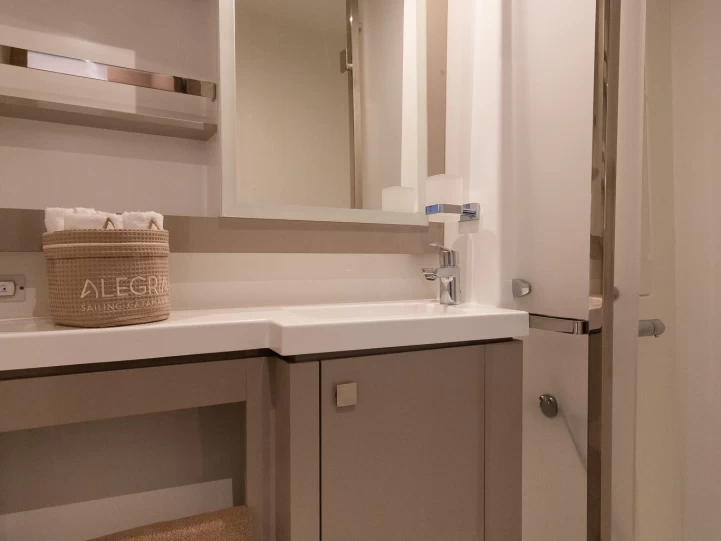 Catamaran for rent Adámas at the best price