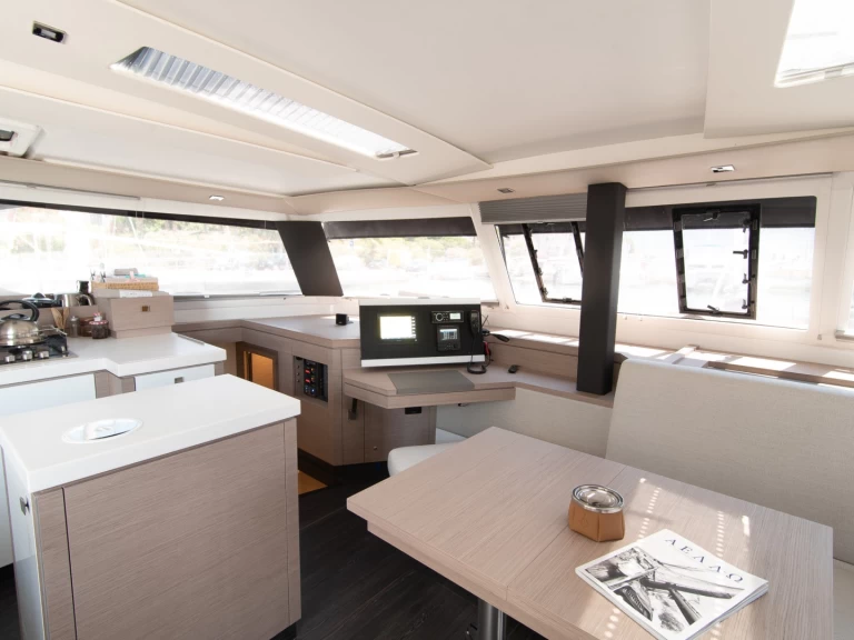 Fountaine Pajot Saona 47 in Adámas on SamBoat