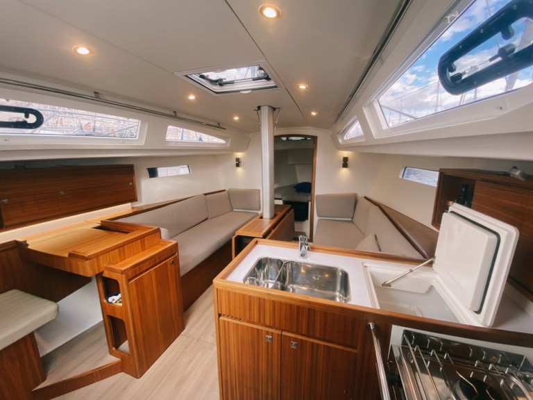 Sailboat for rent Marseille at the best price