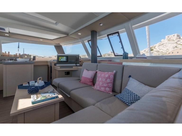 Boat rental Fountaine Pajot Astrea 42 in Castellammare di Stabia on Samboat