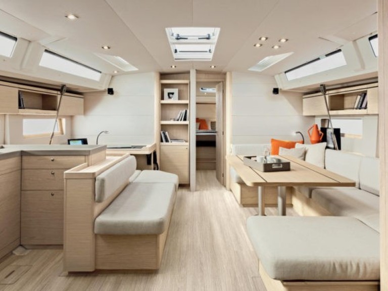 Bénéteau Oceanis 51.1 in Lávrio on SamBoat