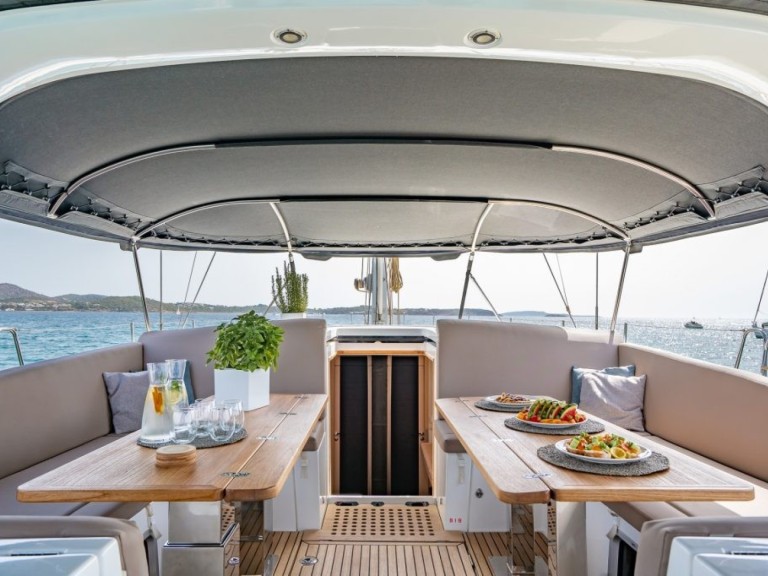 Jeanneau Jeanneau 64 in Ellinikó on SamBoat