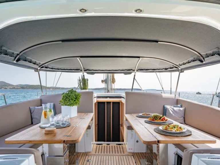 Jeanneau Jeanneau 64 in Ellinikó on SamBoat