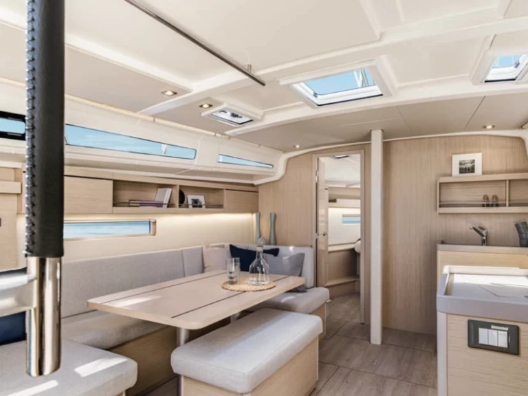 Yacht charter Toulon cheap OCEANIS 40.1 POLEMAS