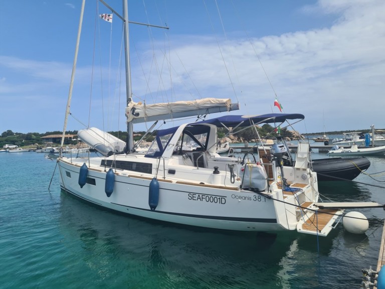 Sailboat for rent Golfo Aranci at the best price