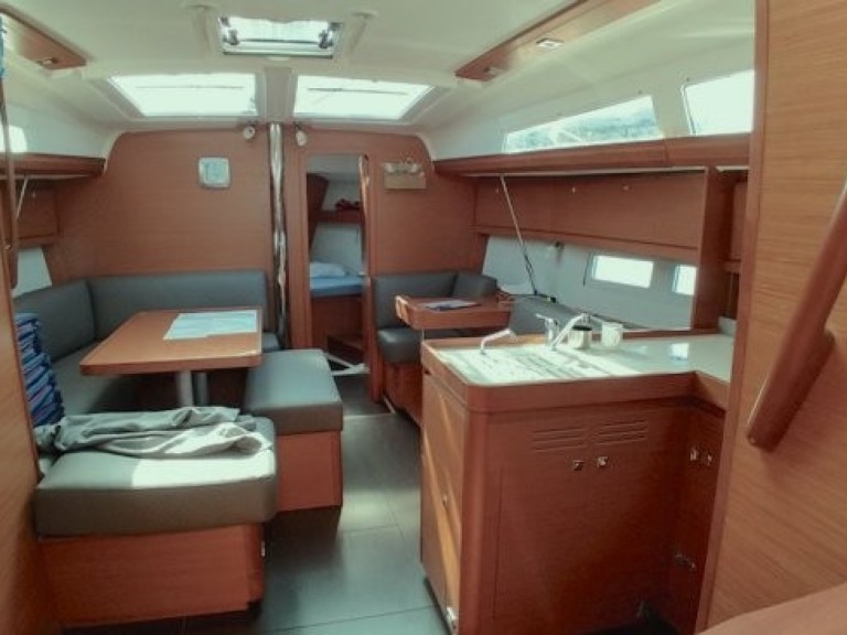 Dufour Dufour 412 in Portoferraio on SamBoat