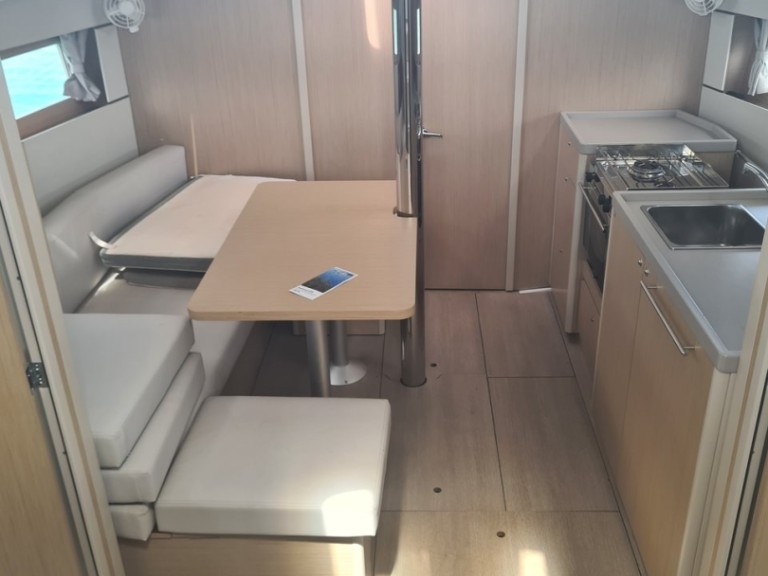 Sailboat rental with or without captain Bénéteau Golfo Aranci