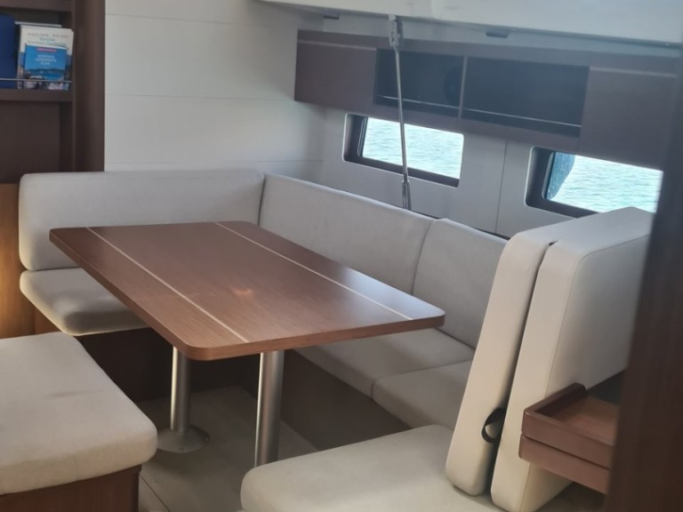 Sailboat rental with or without captain Bénéteau Golfo Aranci