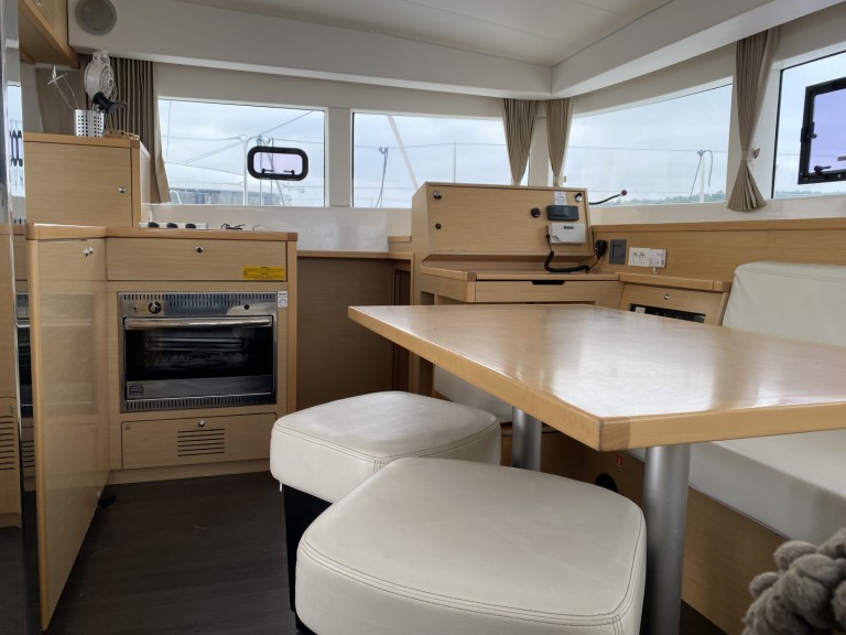 Catamaran rental in Pula - Lagoon Lagoon 39