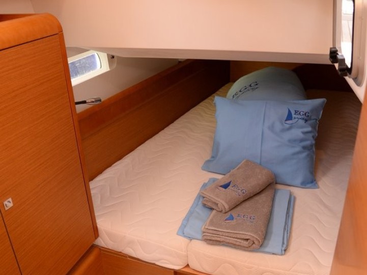 Jeanneau Sun Odyssey 419 charter bareboat or captained in  Göcek