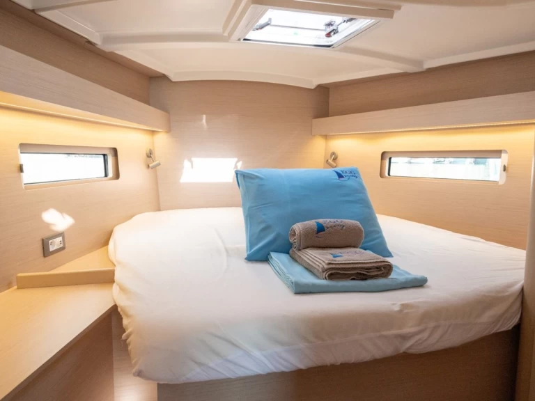 Rent a Bénéteau Oceanis 40.1 Göcek