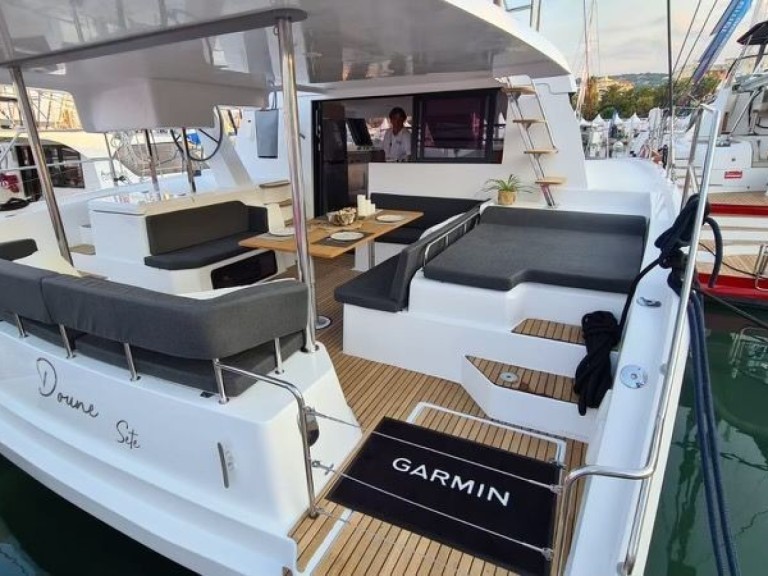 Boat rental Aventura Aventura 37 in Valencia on Samboat