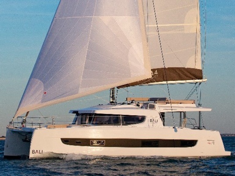 Yacht charter Mandalina Marina cheap Bali 4.4