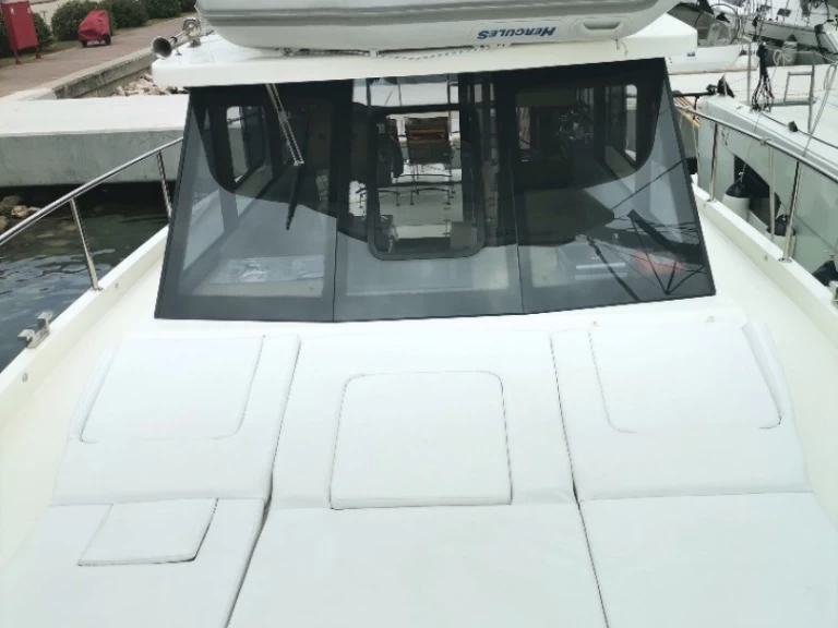 Luxury Yacht rental with or without captain Cobra Yachts Sukošan