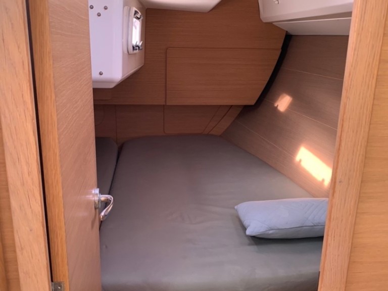 Dufour Dufour 310 in La Trinité-sur-Mer on SamBoat