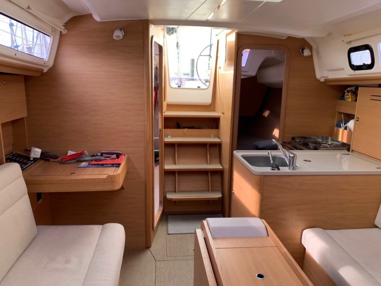 Yacht charter La Trinité-sur-Mer cheap Dufour 310