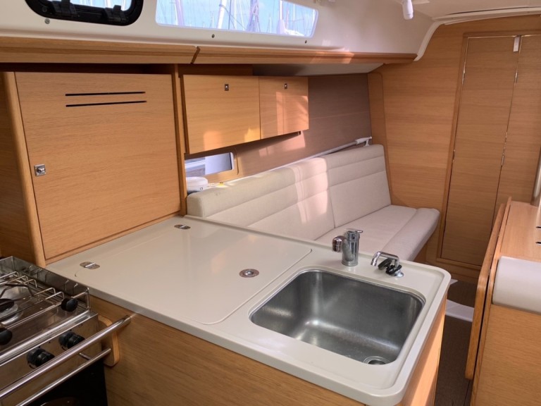 Sailboat rental in La Trinité-sur-Mer - Dufour Dufour 310