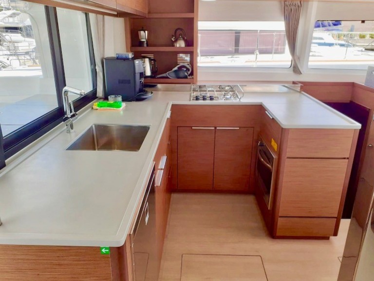 Yacht charter Šibenik cheap Lagoon 46