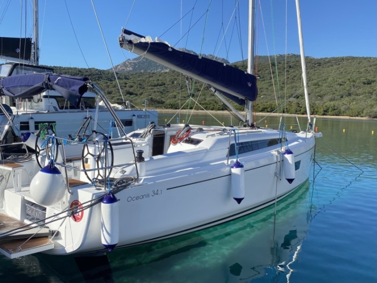 Bareboat Rental Sailboat Bénéteau with a boat licence