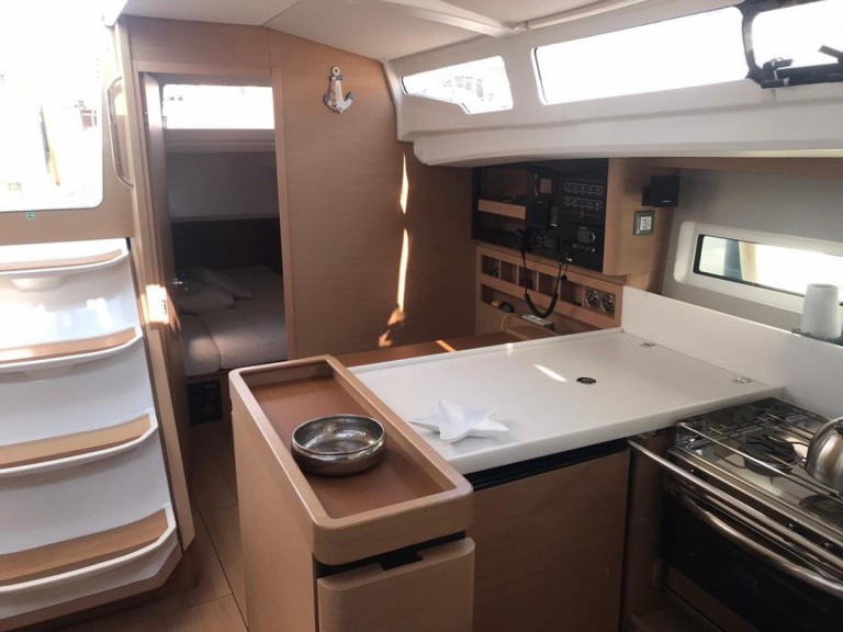 Sailboat rental in Marina Veruda - Jeanneau Sun Odyssey 440