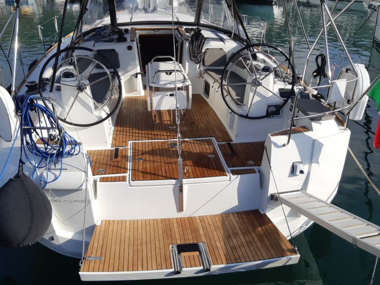 Sailboat rental in Tropea - Jeanneau Sun Odyssey 519
