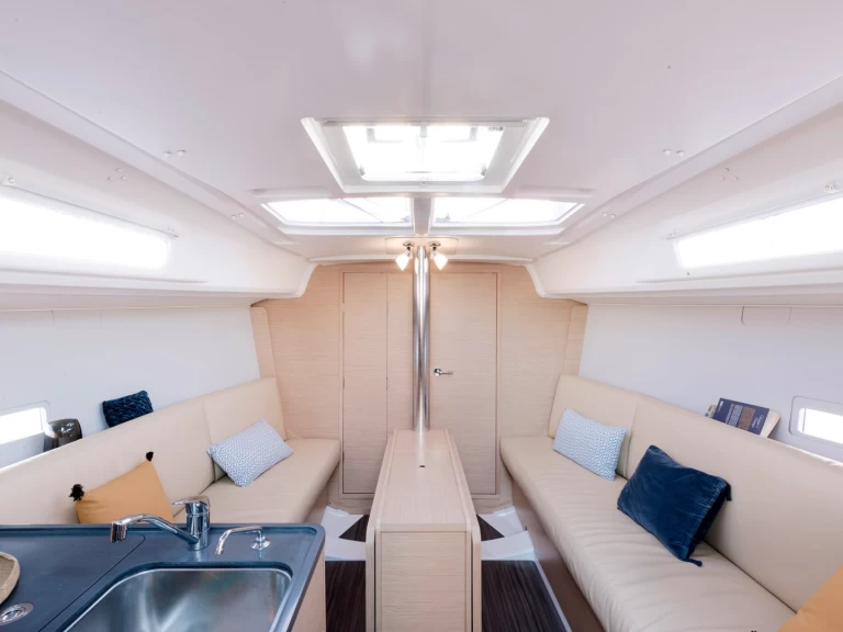 Boat rental Dufour Dufour 32 in Marseille on Samboat