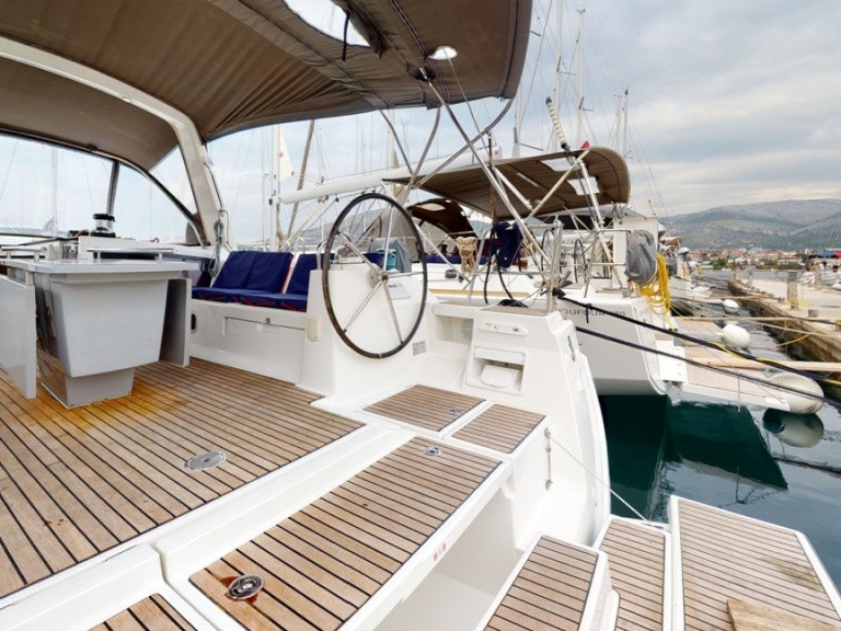 Bénéteau Oceanis 48 in Trogir on SamBoat