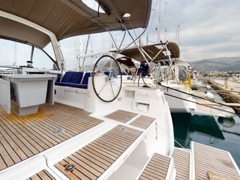 Bénéteau Oceanis 48 in Trogir on SamBoat