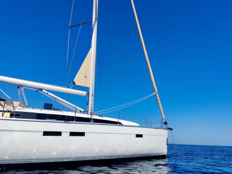 Sailboat rental in Lávrio - Bavaria Cruiser 46 Style