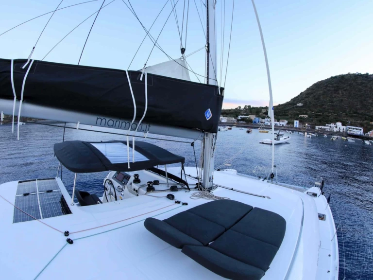 Yacht charter Tropea cheap Lagoon 42