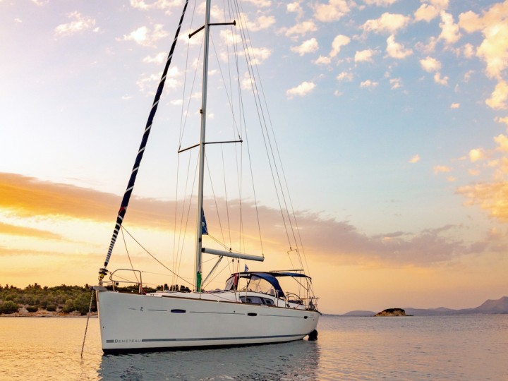 Yacht charter Nikiána cheap Oceanis 43