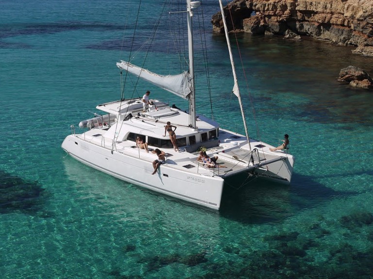 Catamaran rental in Santa Eulària des Riu - Lagoon Lagoon 440