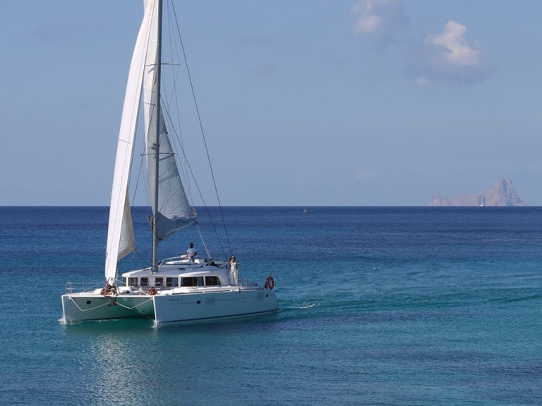 Boat rental Lagoon Lagoon 440 in Santa Eulària des Riu on Samboat