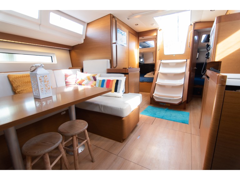 Jeanneau Sun Odyssey 490 in Marina del Sur on SamBoat