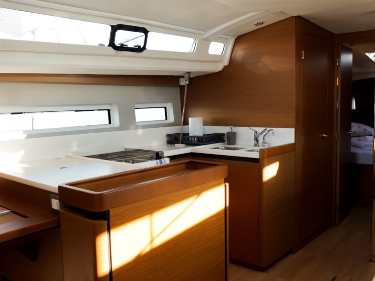 Jeanneau Sun Odyssey 440 in Pirovac on SamBoat