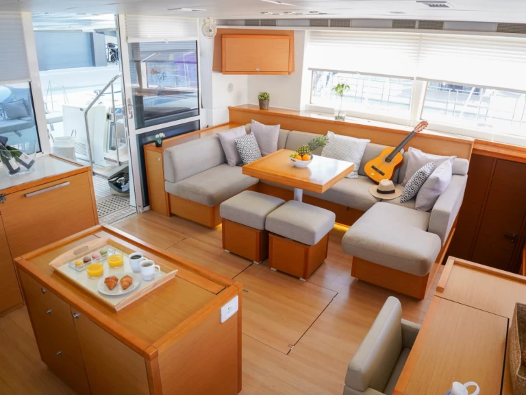 Boat rental Lagoon Lagoon 560 in Barcelona on Samboat