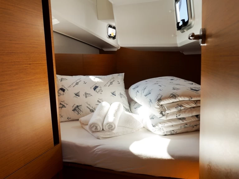 Sailboat for rent Pirovac at the best price