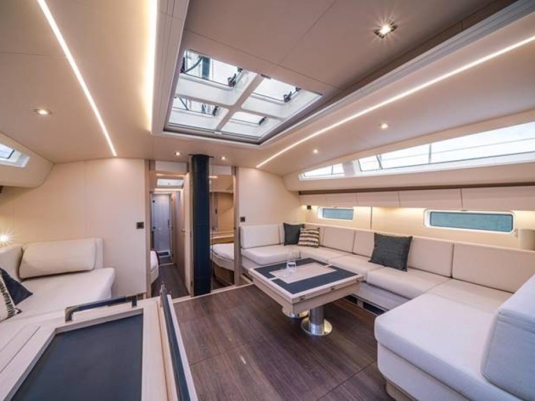 Sailboat for rent Lávrio at the best price