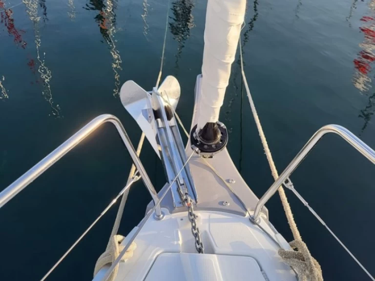 Bénéteau Oceanis 34.1 charter bareboat or captained in  Šimuni