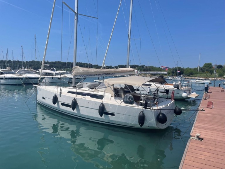 Boat rental Dufour Dufour 430 Grand Large in Pula on Samboat