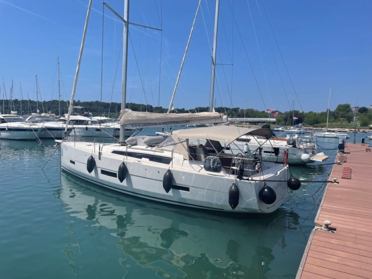 Boat rental Dufour Dufour 430 Grand Large in Marina Veruda on Samboat