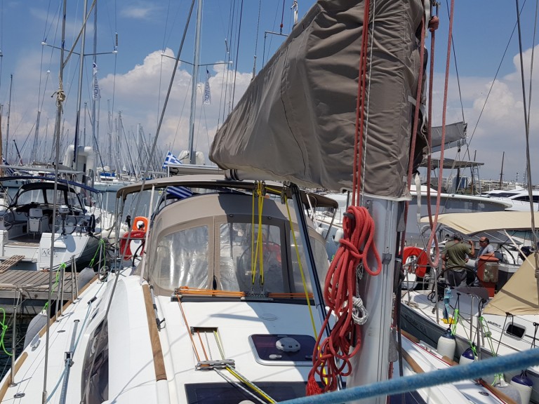 Sailboat rental in Alimos - Bénéteau Oceanis 46