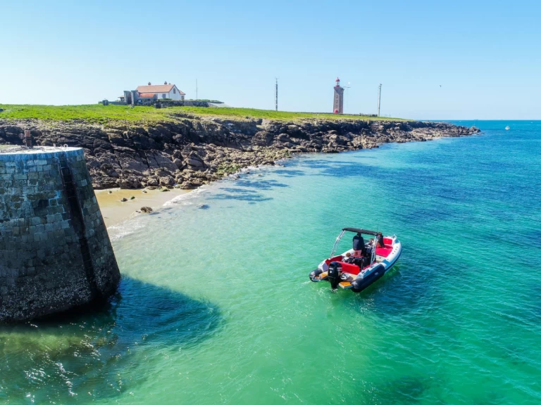 RIB rental in L'Herbaudière - Prua al vento Thor 700