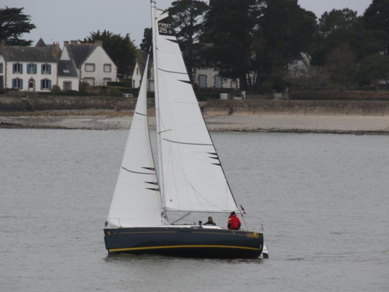 Bareboat Rental Sailboat Bénéteau with a boat licence