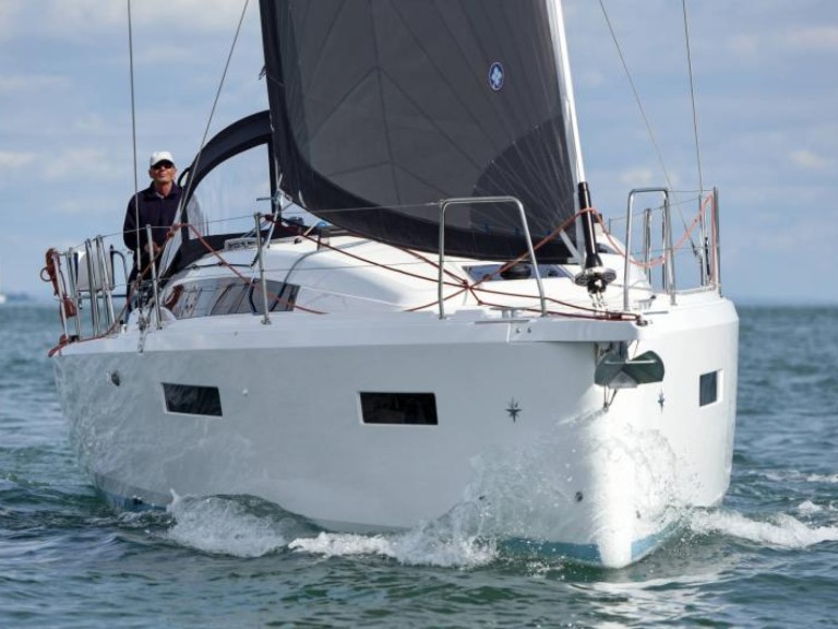Sailboat for rent Arzon at the best price
