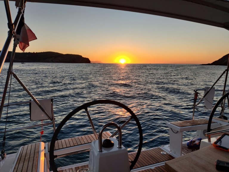 Sailboat rental in Port Olona - Bénéteau Oceanis 381