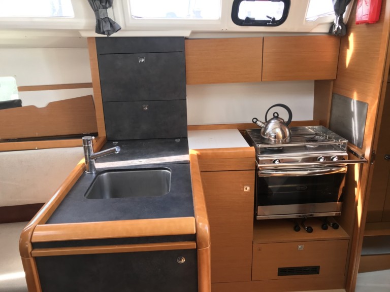 Sailboat for rent La Rochelle at the best price