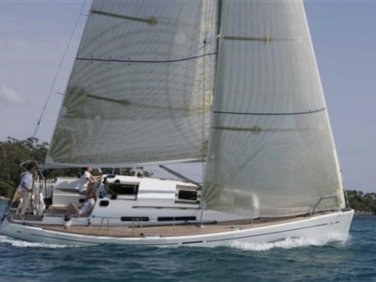 Sailboat for rent Arzon at the best price