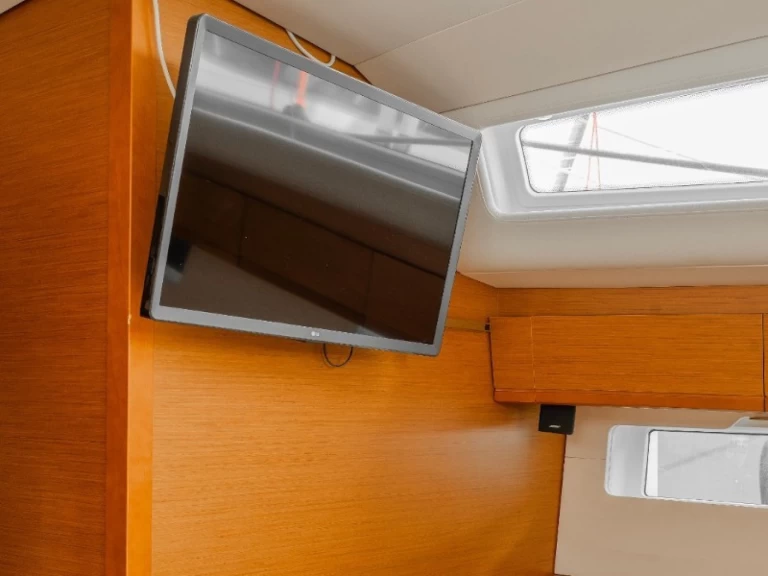 Sailboat rental with or without captain Jeanneau Alimos